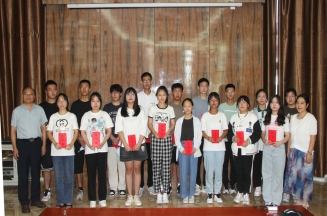 华体网在线登录入口集团举行2022年职工子女高考奖学金发放仪式